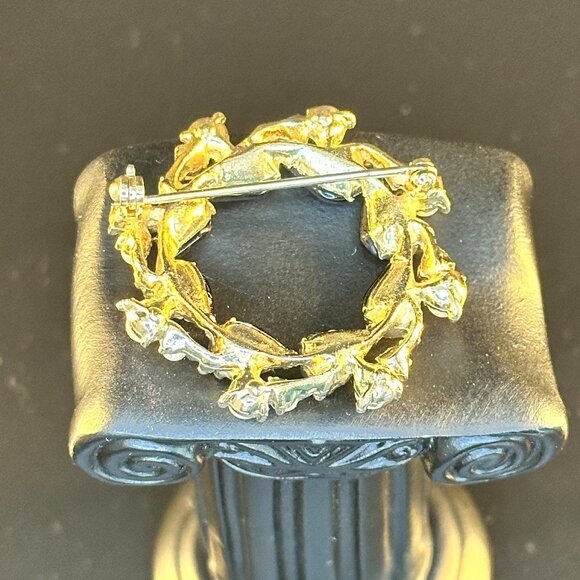 🖤 Vintage Black Enamel & Faux Pearl Wreath Brooch – Elegant Gold-Tone Circle Pi - Picture 3 of 3